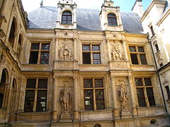 Cour de l'hôtel d'Escoville à Caen (1533-1540).