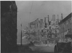 IPN copy #38 Fight against a resistance pocket Cannon on Zamenhofa Street shooting North at resistance in Gęsia 20 building