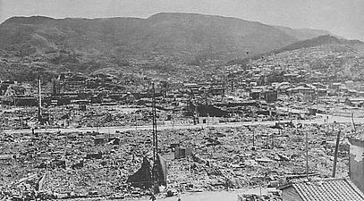 Sasebo efter bombningarna 1945