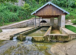 Le lavoir-abreuvoir de Cordiron.