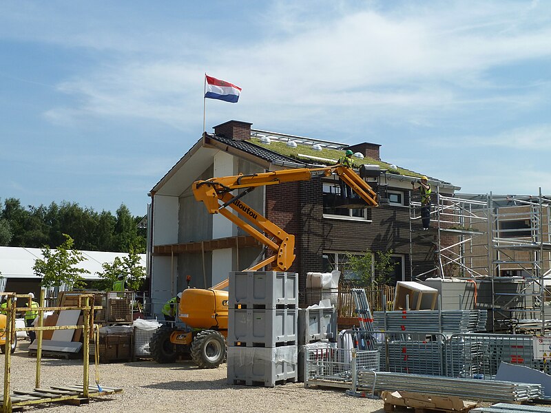 File:TEAM Delft Versailles 2014 Building 1.JPG