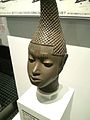 Tête d'une reine-mère, XIVe siècle (?). Réplique de l'original en bronze. Musée national d'ethnologie, Osaka.