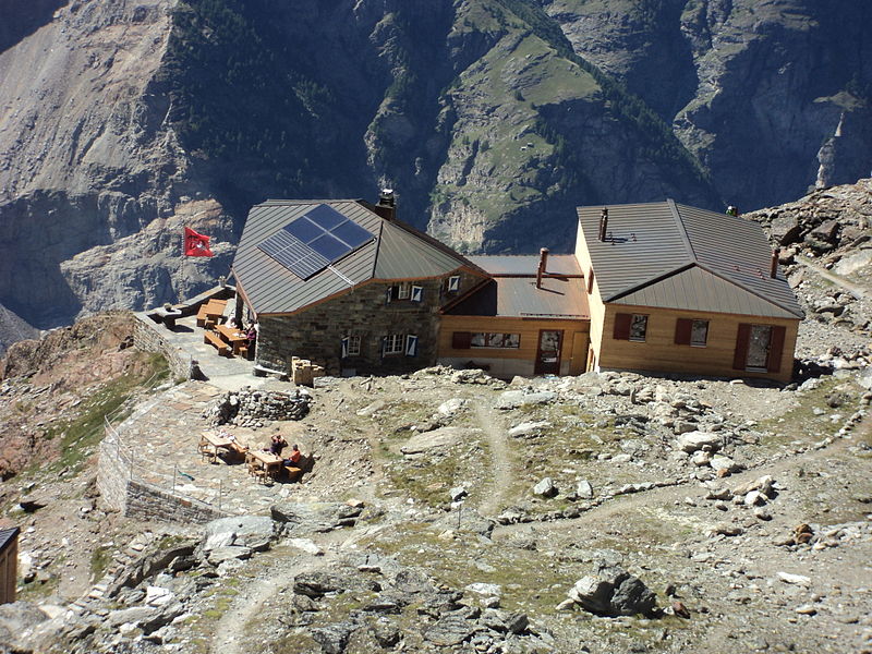 File:Domhütte-2013.JPG