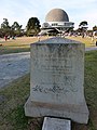 Monolito que señala el predio del Campo de Deportes del Buenos Aires Cricket Club, en el lugar hoy se encuentra el Planetario.