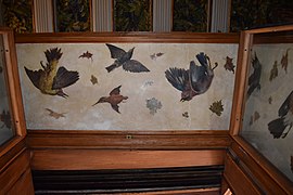 Peintures d'oiseaux sur les jambages de la salle à manger