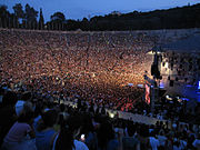 6 Audiência contemporânea num estádio antigo ao ar livre (Grécia, 2009)