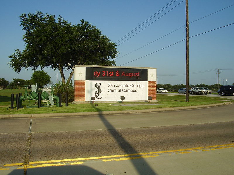 File:SanJacCentralCollegeSign.jpg