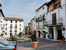 Torrellas - Plaza porticada.jpg