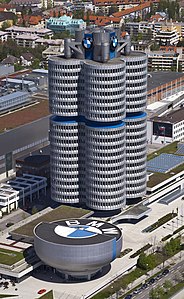 BMW-ни штаб-фатары эм BMW-ни музейини мекямы, Мюнхен