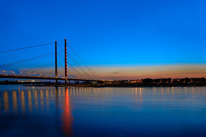 Deutsch: Rheinkniebrücke Düsseldorf