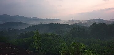 Thekkan Kurisumala skyline view in Kerala, India.jpg