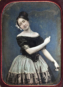 Bola-dantzari baten dagerrotipoaren erretratua, kriskitinekin, 1850 inguruan. Guy izan zitekeen (Marie Guy-Stéphan), Madrilgo Circo antzokian. IPCEren fototeka.