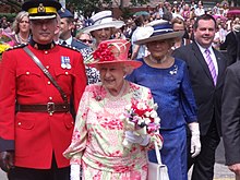 Street scene of Elizabeth and spectators