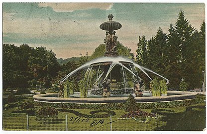 Fontaine monumentale au parc de Graz (Autriche) présentée à Vienne à l'occasion de l'Exposition universelle de 1873. Vue d'artiste au début du siècle