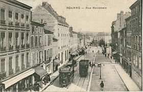 Croisement de deux tramways, rue Nationale.