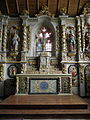 Chapelle Sainte-Marie-du-Ménez-Hom : autel secondaire et son retable avec statues de saint Jacques, saint Pierre, saint Paul et saint André.