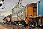 Crew car RZDY 255 (former Bluebird railcar 255 ‘Curlew’) on a Pacific National intermodal train at Long Plains, October 2022.