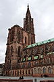 Straßburger Münster: unvollendete Zweiturmfassade durch Glocken-geschoss zwischen den Turmstümpfen abgewandelt zu einem Westbau mit waagerechtem Abschluss, dann neu geplanter Nordturm (neu geplanter Südturm nicht ausgeführt)