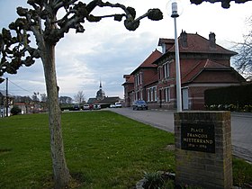 Plache François Mitterrand aveuc chom' merrie pi ch'l'école.