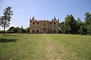 Façade est et ancien jardin d'agrément.