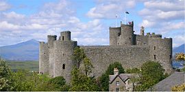 Harlech Castle vor der Kulisse des Snowdon