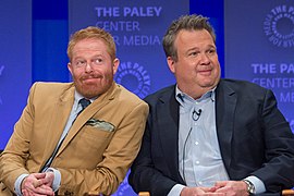 Jesse Tyler Ferguson dans le rôle de Mitchell Pritchett et Eric Stonestreet dans le rôle de Cameron Tucker.