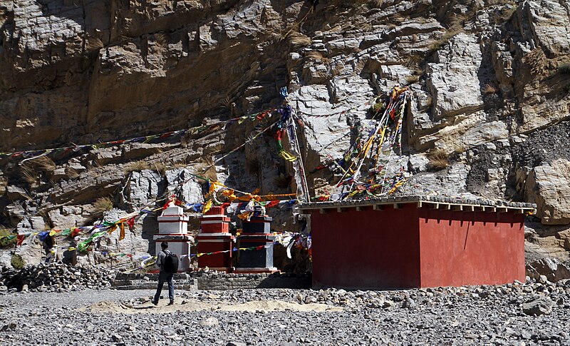 File:Mustang-Jomsom to Kagbeni-32-Lhatos-2015-gje.jpg