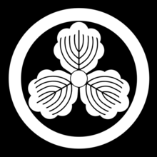 Maru-ni Mitsu-Gashiwa.png