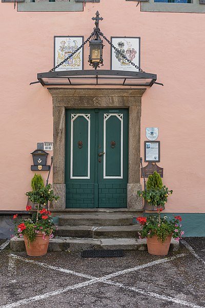 File:Althofen Schlossplatz 2 Neues Schloss Portal 24062015 5271.jpg