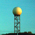 Torre de radar meteorolóxicu Doppler en San Diego (California).