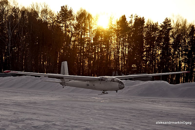 File:Glider at sunset (8518074433).jpg