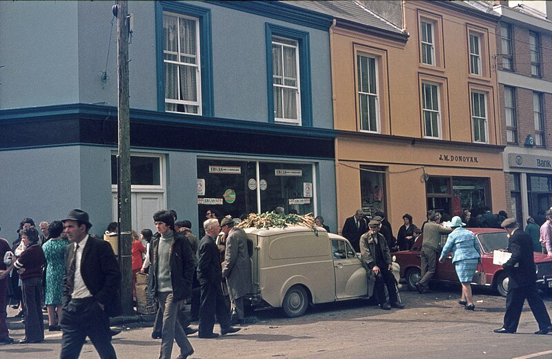 File:Kenmare Market Day 2 - geograph.org.uk - 5134763.jpg