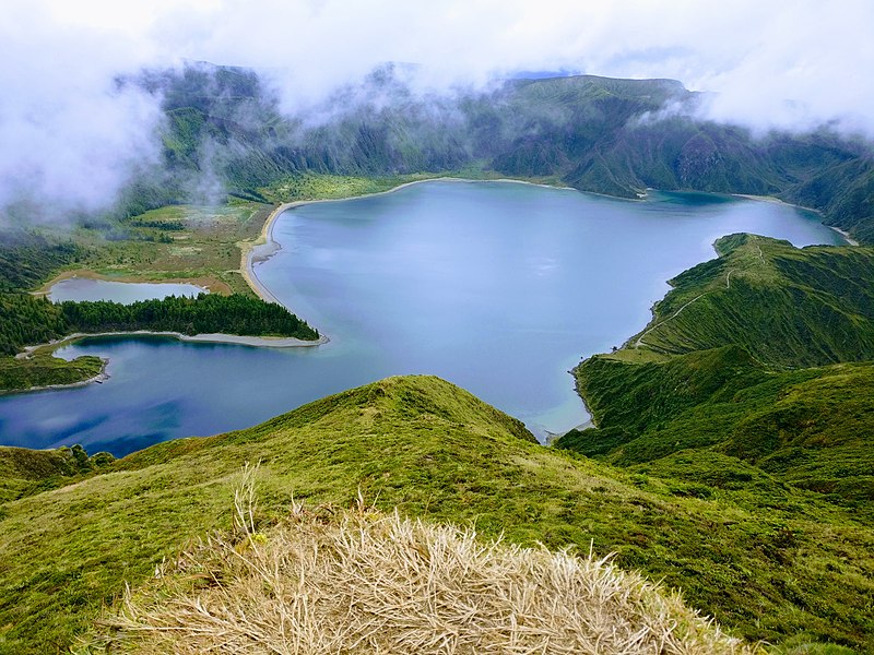 File:Lagoa do Fogo Açores Portugal.jpg