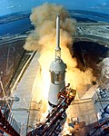 Det tog Saturn V-raketen, som bar Apollo 11, flera sekunder att lämna rampen den 16 juli 1969.