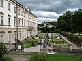 Palatul Mirabell (în stânga) şi Castelul Hohensalzburg (pe fundal)