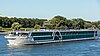 Das Flusskreuzfahrtschiff Amadeus Imperial auf dem Rhein in Höhe von Köln-Mülheim