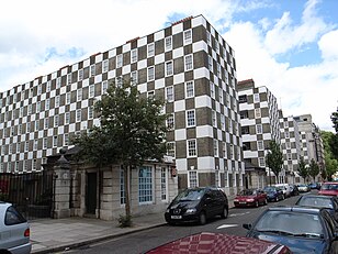 Grosvenor estate, Page Street, London (1928–1930). Photo description: The buildings with their chess board facades and the courtyards seen from the street.