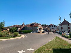 Clairvaux-les-Lacs-39-RondPoint-croisement-D678-D27-byRundvald.jpg