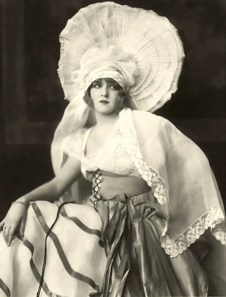 File:Gladys Glad 2 ca. 1926.webp