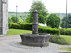 Fontaine à côté de l'église.