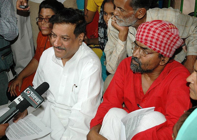 File:The Minister of State, Prime Minister’s Office and Personnel, Public Grievances & Pensions, Shri Prithviraj Chavan with the representatives of the Bhopal gas victims, in New Delhi on May 29, 2008.jpg