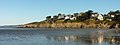 Maisons sur la falaise au nord de la plage de Pors ar Vag.