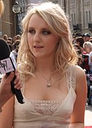 Evanna Lynch interprète Luna Lovegood.