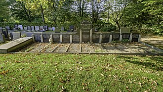 Grafmonument voor de 13 slachtoffers van de treinramp bij Winsum in 1940 op de Zuiderbegraafplaats te Groningen