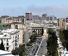 Vue de la Tour de la Vierge sur l'avenue Neftchilar.