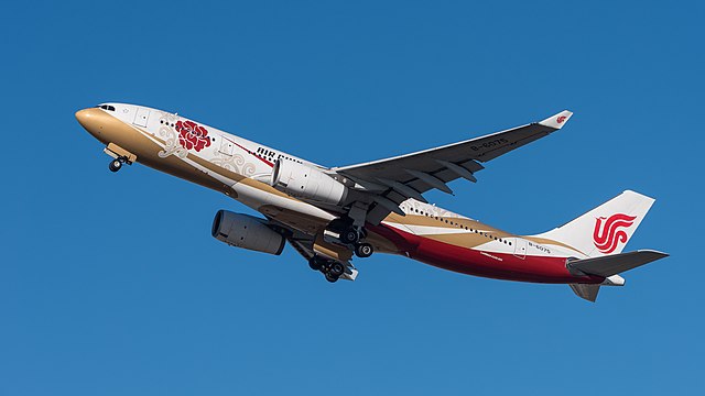 Air China Airbus A330-243 (reg. B-6075, msn 785) at Munich Airport (IATA: MUC; ICAO: EDDM) departing 26L.