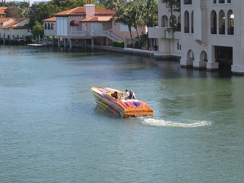 File:Bayside www.florida-infos.com - panoramio.jpg