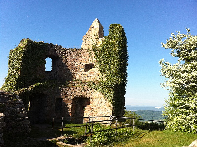 File:KB Küssaburg Südwest-Turm.JPG