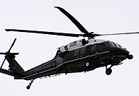 Um VH-60N sobrevoando Washington, DC.