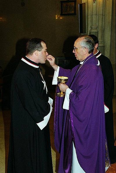 File:Antonio Caselli con Bergoglio.jpg